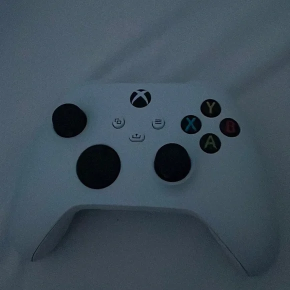Xbox controller - Picture 1 of 2